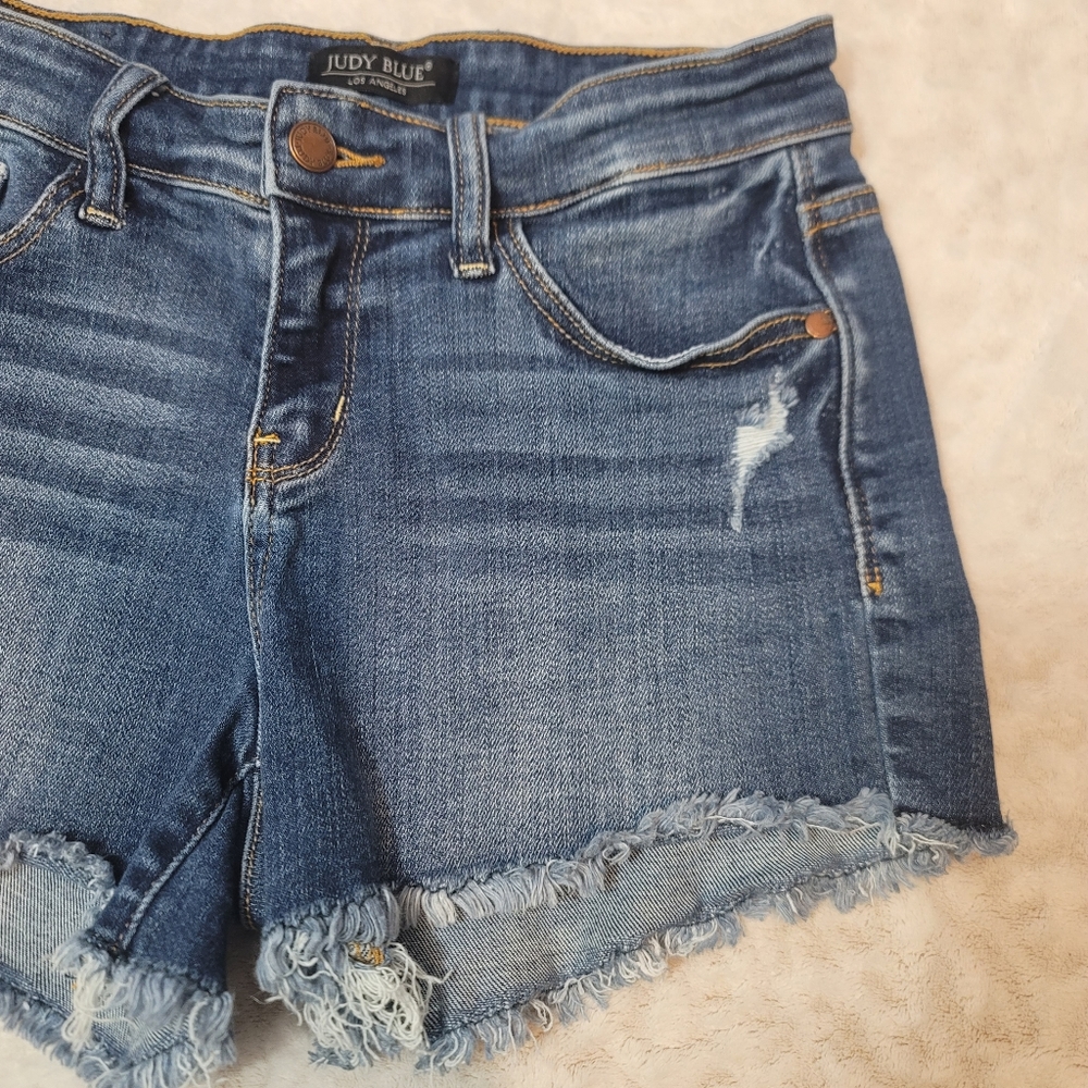 Judy Blue Women's Shorts Size 1/25 Medium Wash Denim - Picture 3 of 14
